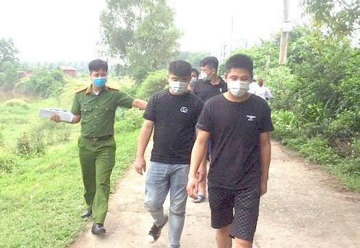 Triệt phá đường dây đưa người Trung Quốc nhập cảnh trái phép vào nhiều tỉnh, thành Triệt phá đường dây đưa người Trung Quốc nhập cảnh trái phép vào nhiều tỉnh, thành