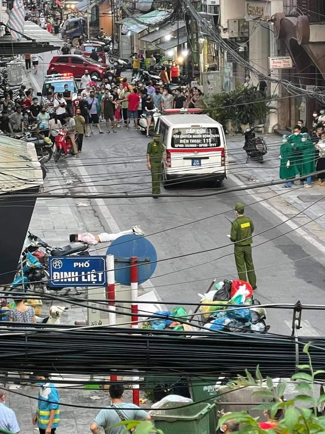 Xót xa dòng trạng thái cuối cùng của nam thanh niên nhảy từ tầng thượng khách sạn ở Hà Nội tử vong: 'Tôi không đủ kiên nhẫn bước tiếp cuộc sống này' Xót xa dòng trạng thái cuối cùng của nam thanh niên nhảy từ tầng thượng khách sạn ở Hà Nội tử vong: 'Tôi không đủ kiên nhẫn bước tiếp cuộc sống này'