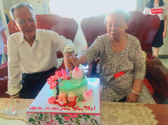 Cuộc gặp mặt nhờ mai mối và chuyện tình kéo dài hơn 6 thập niên của 2 ông bà khiến tất cả ngưỡng mộ Cuộc gặp mặt nhờ mai mối và chuyện tình kéo dài hơn 6 thập niên của 2 ông bà khiến tất cả ngưỡng mộ