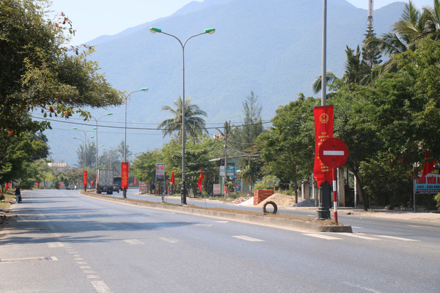 Thị trấn dưới chân đèo Hải Vân vắng lặng trong những ngày thực hiện giãn cách xã hội Thị trấn dưới chân đèo Hải Vân vắng lặng trong những ngày thực hiện giãn cách xã hội