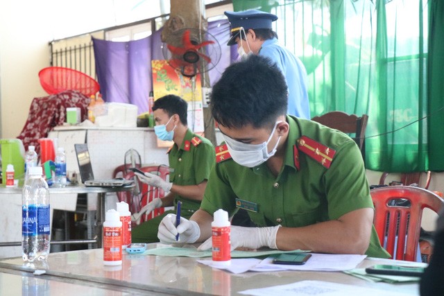 Thị trấn dưới chân đèo Hải Vân vắng lặng trong những ngày thực hiện giãn cách xã hội - 10 Thị trấn dưới chân đèo Hải Vân vắng lặng trong những ngày thực hiện giãn cách xã hội - 10