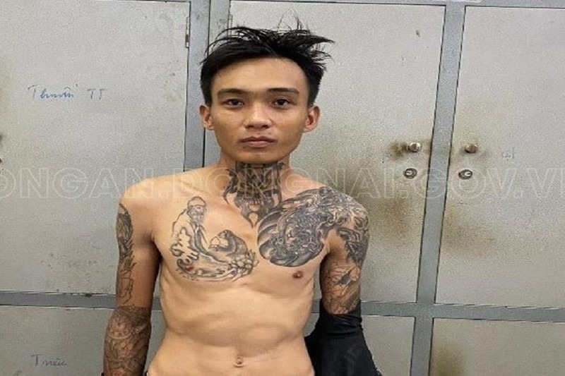 Chém tình địch vì thấy tin nhắn trong điện thoại người yêu Chém tình địch vì thấy tin nhắn trong điện thoại người yêu