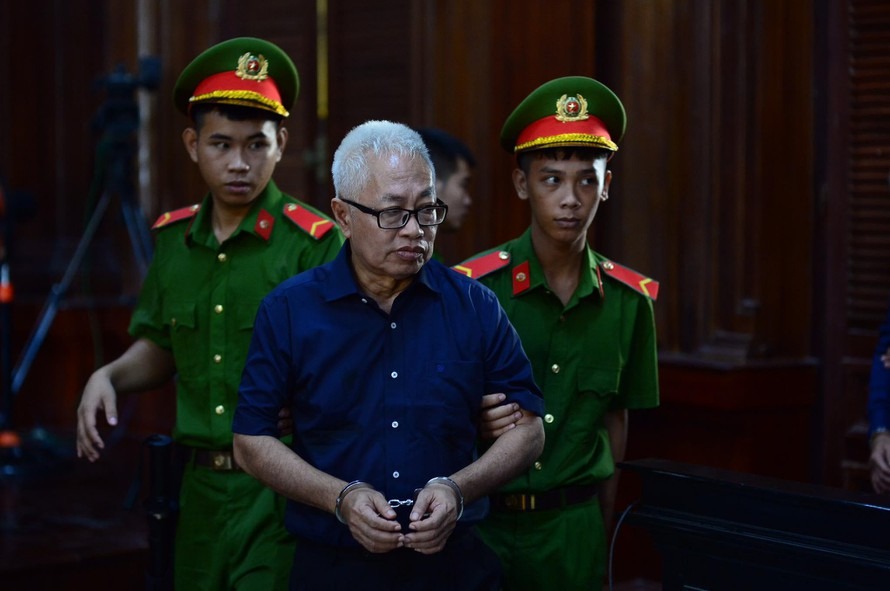 Ông Trần Phương Bình tiếp tục hầu toà trong ‘đại án’ DongABank Ông Trần Phương Bình tiếp tục hầu toà trong ‘đại án’ DongABank