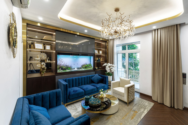 Chủ nhà 'chịu chơi' chi 3,3 tỷ cải tạo nhà cũ, lắp thang máy ngoài trời, từ nội thất đến ngoại thất đều mạ vàng - 1 Chủ nhà 'chịu chơi' chi 3,3 tỷ cải tạo nhà cũ, lắp thang máy ngoài trời, từ nội thất đến ngoại thất đều mạ vàng - 1