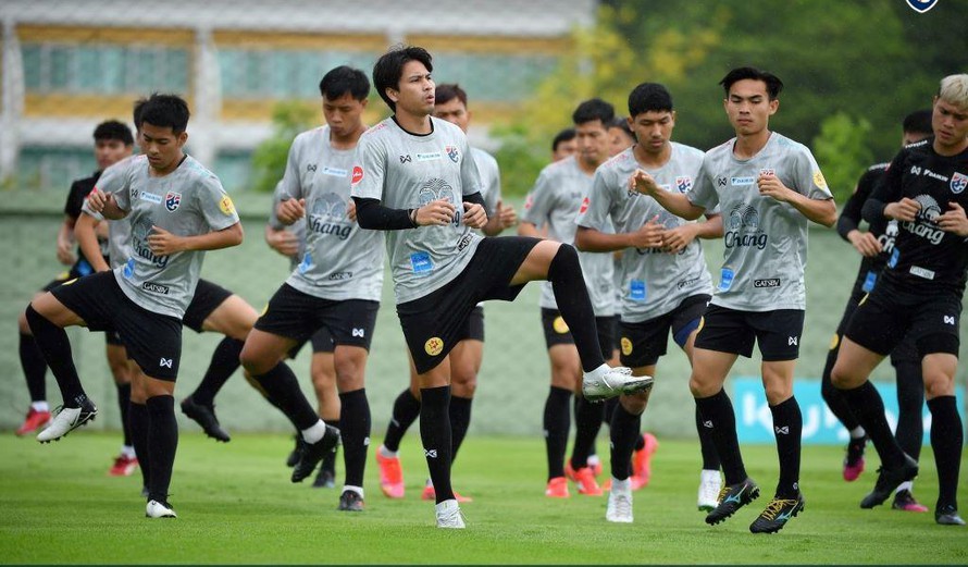 Cầu thủ Thái dính COVID-19, HLV Nishino tính lập đội mới dự vòng loại World Cup Cầu thủ Thái dính COVID-19, HLV Nishino tính lập đội mới dự vòng loại World Cup