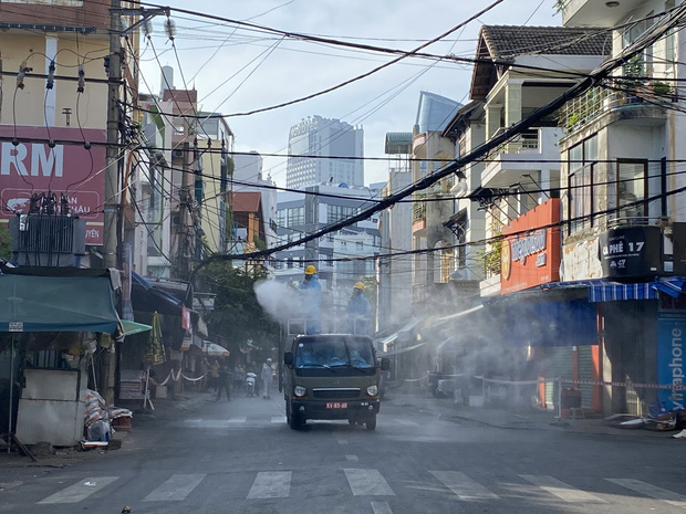 Khách ngồi cùng bàn Tổng giám đốc thẩm mỹ viện trong tiệc cưới đã dương tính với SARS-CoV-2, Đà Nẵng tìm khẩn 400 người liên quan - 1 Khách ngồi cùng bàn Tổng giám đốc thẩm mỹ viện trong tiệc cưới đã dương tính với SARS-CoV-2, Đà Nẵng tìm khẩn 400 người liên quan - 1