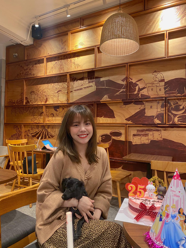 Tìm ra chủ nhân giọng nói 'Bộ Y tế đề nghị người dân đeo khẩu trang' trong điện thoại, ngoài đời xinh quá trời Tìm ra chủ nhân giọng nói 'Bộ Y tế đề nghị người dân đeo khẩu trang' trong điện thoại, ngoài đời xinh quá trời