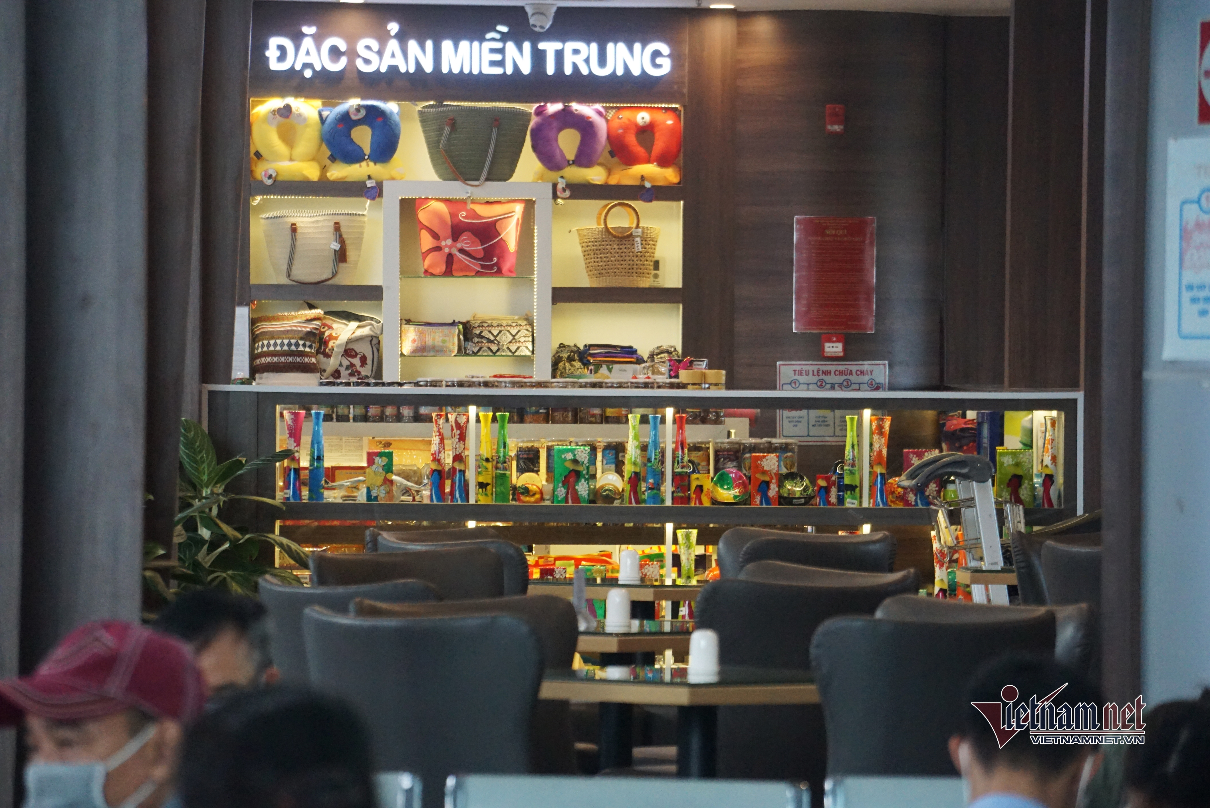 Cảnh đìu hiu ở sân bay, bến xe Đà Nẵng giữa lúc dịch Covid-19 bùng phát - 8 Cảnh đìu hiu ở sân bay, bến xe Đà Nẵng giữa lúc dịch Covid-19 bùng phát - 8