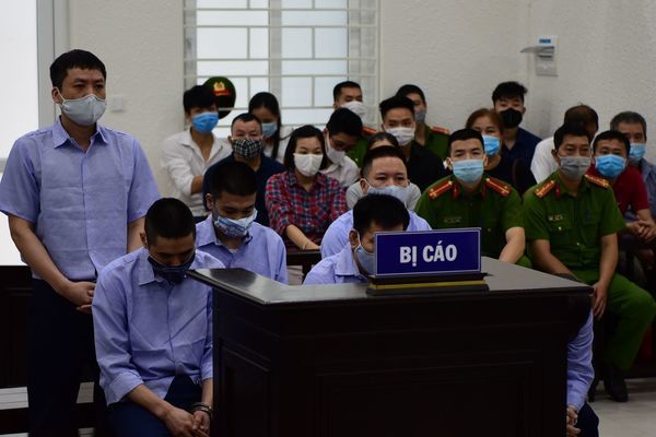 Cựu thanh tra giao thông Hà Nội khai, nhận hối lộ vì 'hoàn cảnh xô đẩy' Cựu thanh tra giao thông Hà Nội khai, nhận hối lộ vì 'hoàn cảnh xô đẩy'