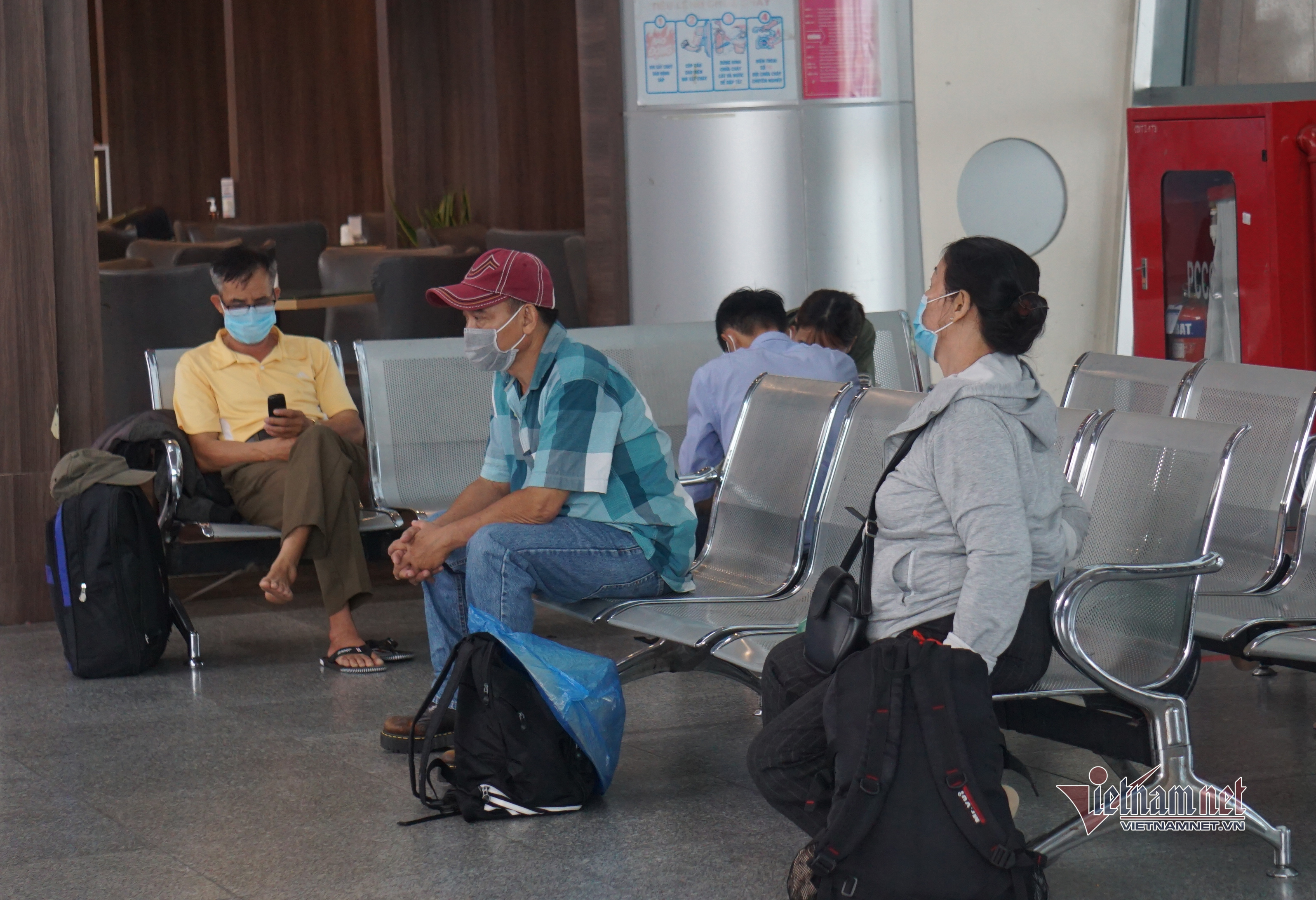 Cảnh đìu hiu ở sân bay, bến xe Đà Nẵng giữa lúc dịch Covid-19 bùng phát - 5 Cảnh đìu hiu ở sân bay, bến xe Đà Nẵng giữa lúc dịch Covid-19 bùng phát - 5