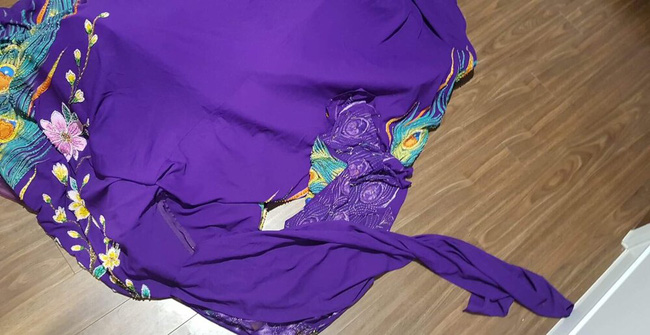 Khánh Vân gặp sự cố trang phục nhưng tất cả chưa là gì với bộ quốc phục bị cắt nát của đại diện Việt Nam 3 năm trước - 10 Khánh Vân gặp sự cố trang phục nhưng tất cả chưa là gì với bộ quốc phục bị cắt nát của đại diện Việt Nam 3 năm trước - 10