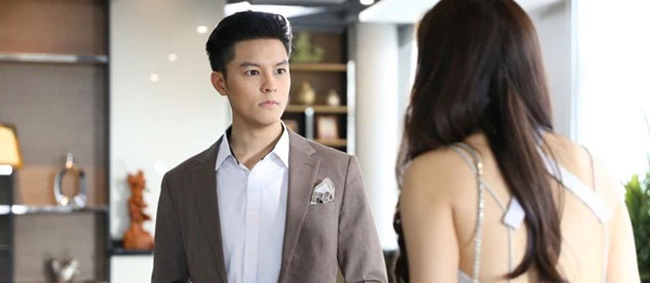 Vừa thấy cô thư kí mới của sếp, tôi tái mặt hoảng sợ vì những chuyện xảy ra cách đây 8 năm Vừa thấy cô thư kí mới của sếp, tôi tái mặt hoảng sợ vì những chuyện xảy ra cách đây 8 năm