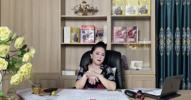 Mỉa mai bà Phương Hằng làm giàu bất chính, NSND Hồng Vân bị chính chủ livestream nói gay gắt - 4 Mỉa mai bà Phương Hằng làm giàu bất chính, NSND Hồng Vân bị chính chủ livestream nói gay gắt - 4