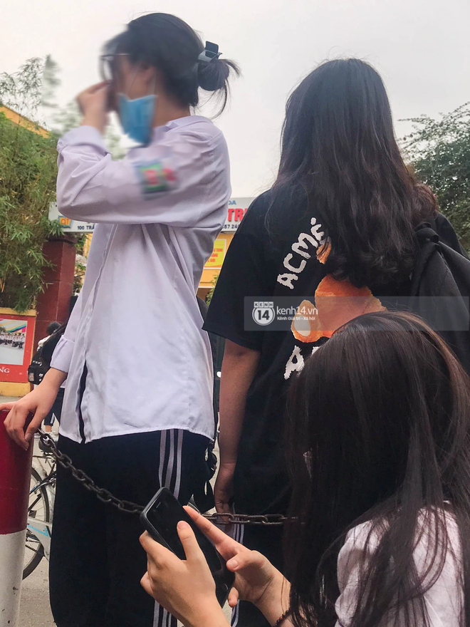 Ảnh, video: Học sinh ở Hà Nội phì phèo thuốc lào, chửi bạn, xúc phạm giáo viên bằng đủ thứ ngôn ngữ tục tĩu - 1 Ảnh, video: Học sinh ở Hà Nội phì phèo thuốc lào, chửi bạn, xúc phạm giáo viên bằng đủ thứ ngôn ngữ tục tĩu - 1