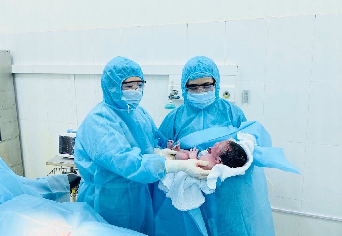 Một sản phụ là F2 sinh con an toàn trong khu cách ly Một sản phụ là F2 sinh con an toàn trong khu cách ly