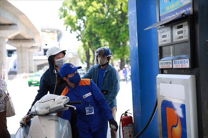 Xăng dầu đồng loạt tăng giá, hướng đến mốc 20.000 đồng/lít Xăng dầu đồng loạt tăng giá, hướng đến mốc 20.000 đồng/lít