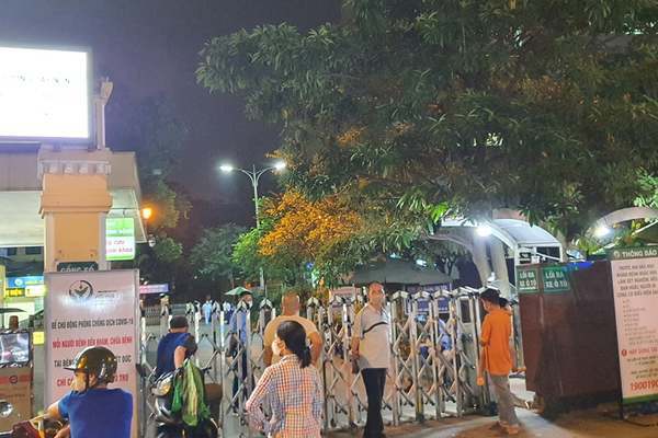 Người đàn ông rơi từ tầng 5 Bệnh viện Việt Đức tử vong Người đàn ông rơi từ tầng 5 Bệnh viện Việt Đức tử vong