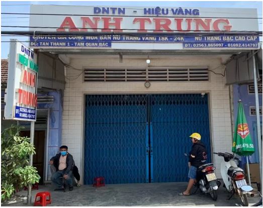 Đột nhập tiệm vàng, khóa cửa phòng ngủ gia chủ rồi cạy tủ lấy 300 lượng vàng Đột nhập tiệm vàng, khóa cửa phòng ngủ gia chủ rồi cạy tủ lấy 300 lượng vàng