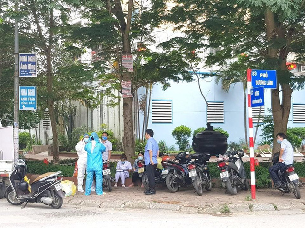 Phong toả quán phở ở Văn Quán liên quan đến ca dương tính SARS-CoV-2 - 1 Phong toả quán phở ở Văn Quán liên quan đến ca dương tính SARS-CoV-2 - 1
