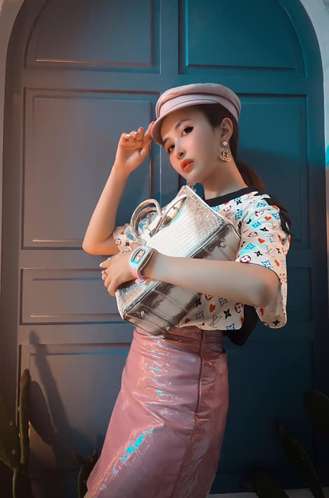 Vợ đại gia Minh Nhựa rủ rê phu nhân đất Thái hẹn hò, gặp nhau tính khoe siêu xe, túi hiệu hay kim cương vậy chị? - 3 Vợ đại gia Minh Nhựa rủ rê phu nhân đất Thái hẹn hò, gặp nhau tính khoe siêu xe, túi hiệu hay kim cương vậy chị? - 3
