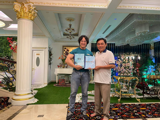Xuất hiện hình ảnh bên trong dinh thự gia đình bà Phương Hằng và ông Dũng 'lò vôi' đang sống, nhưng khiến nhiều người bị khó hiểu vì một điểm kỳ lạ trong căn nhà!? - 2 Xuất hiện hình ảnh bên trong dinh thự gia đình bà Phương Hằng và ông Dũng 'lò vôi' đang sống, nhưng khiến nhiều người bị khó hiểu vì một điểm kỳ lạ trong căn nhà!? - 2