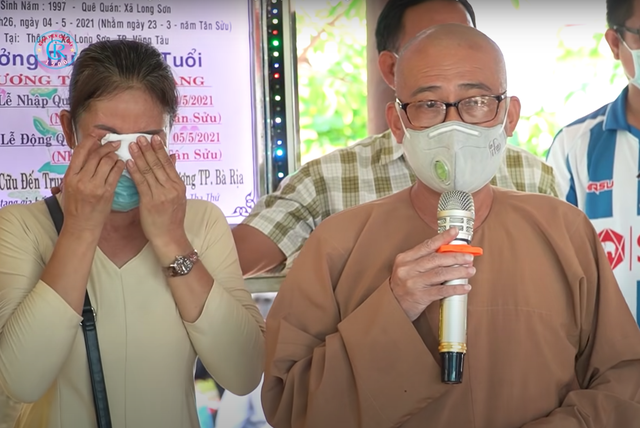 Nước mắt bà mẹ hiến tạng con trai để cứu 4 người: 'Con tôi ngã xuống nhưng cho nhiều người đứng dậy' Nước mắt bà mẹ hiến tạng con trai để cứu 4 người: 'Con tôi ngã xuống nhưng cho nhiều người đứng dậy'