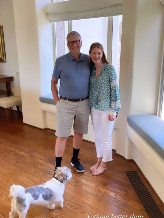 Bill Gates tươi cười bên con gái sau ly hôn Bill Gates tươi cười bên con gái sau ly hôn