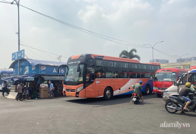TP.HCM yêu cầu xe khách, taxi không dừng và đón trả khách tại vùng có dịch từ 0h ngày 15/5 - 1 TP.HCM yêu cầu xe khách, taxi không dừng và đón trả khách tại vùng có dịch từ 0h ngày 15/5 - 1