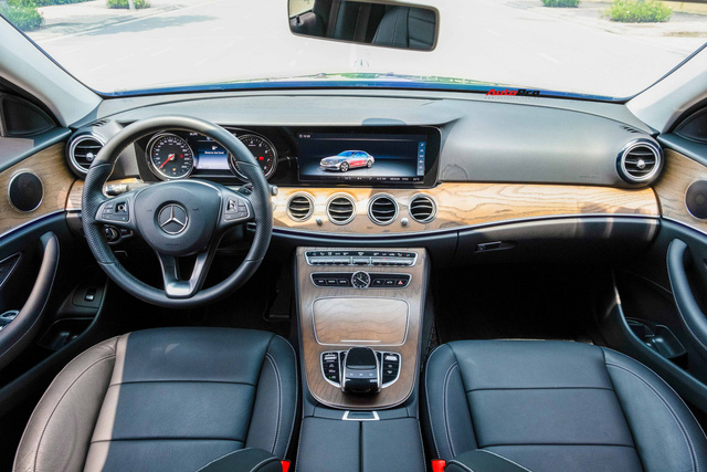 Chạy lướt 20.000km, Mercedes-Benz E-Class hạ giá chỉ đắt hơn Honda Accord 'lăn bánh' khoảng 300 triệu đồng - 10 Chạy lướt 20.000km, Mercedes-Benz E-Class hạ giá chỉ đắt hơn Honda Accord 'lăn bánh' khoảng 300 triệu đồng - 10