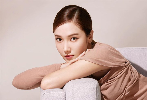 Em gái Krystal vừa hỏi chuyện, Jessica đã lộ luôn hint chuẩn bị cưới bạn trai đại gia sau 8 năm bên nhau? - 6 Em gái Krystal vừa hỏi chuyện, Jessica đã lộ luôn hint chuẩn bị cưới bạn trai đại gia sau 8 năm bên nhau? - 6