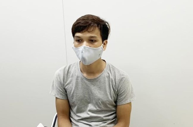'Đắng lòng' 2 thanh niên bị tóm sau khi cướp nhầm dây chuyền vàng giả 'Đắng lòng' 2 thanh niên bị tóm sau khi cướp nhầm dây chuyền vàng giả