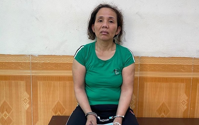 'Nữ quái' gần chục tiền án, tiền sự vẫn 'nổ' là người nhà lãnh đạo BV, lừa tiền người nhà bệnh nhân 'Nữ quái' gần chục tiền án, tiền sự vẫn 'nổ' là người nhà lãnh đạo BV, lừa tiền người nhà bệnh nhân