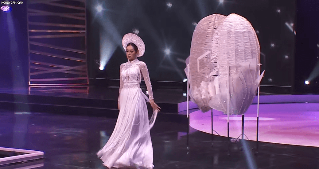 Miss Universe 2020: 'Kén Em' bị trục trặc, fan nghẹn ngào khi Khánh Vân tự tay sơn sửa trước giờ thi - 7 Miss Universe 2020: 'Kén Em' bị trục trặc, fan nghẹn ngào khi Khánh Vân tự tay sơn sửa trước giờ thi - 7