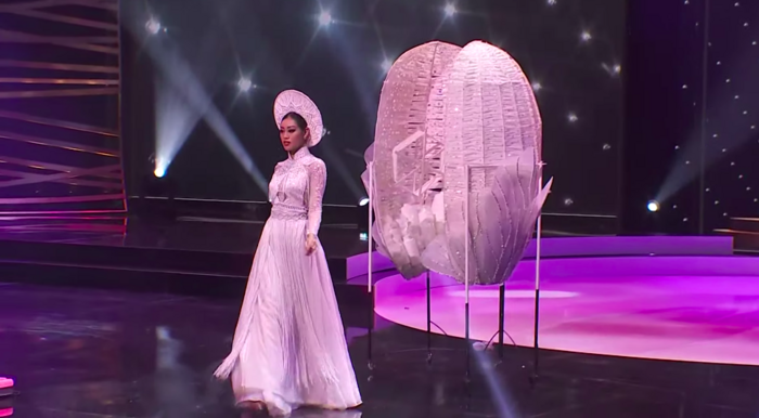 Miss Universe 2020: 'Kén Em' bị trục trặc, fan nghẹn ngào khi Khánh Vân tự tay sơn sửa trước giờ thi - 9 Miss Universe 2020: 'Kén Em' bị trục trặc, fan nghẹn ngào khi Khánh Vân tự tay sơn sửa trước giờ thi - 9