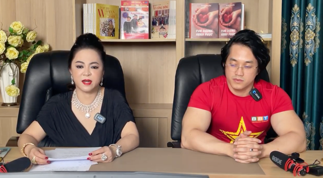 SỐC: Bà Phương Hằng đột nhiên bật khóc trên livestream, tiết lộ tỷ phú Hoàng Kiều - người yêu cũ Ngọc Trinh 'từng cho ông Yên rất nhiều tiền' SỐC: Bà Phương Hằng đột nhiên bật khóc trên livestream, tiết lộ tỷ phú Hoàng Kiều - người yêu cũ Ngọc Trinh 'từng cho ông Yên rất nhiều tiền'