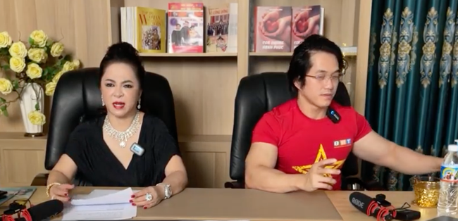 SỐC: Bà Phương Hằng đột nhiên bật khóc trên livestream, tiết lộ tỷ phú Hoàng Kiều - người yêu cũ Ngọc Trinh 'từng cho ông Yên rất nhiều tiền' - 4 SỐC: Bà Phương Hằng đột nhiên bật khóc trên livestream, tiết lộ tỷ phú Hoàng Kiều - người yêu cũ Ngọc Trinh 'từng cho ông Yên rất nhiều tiền' - 4