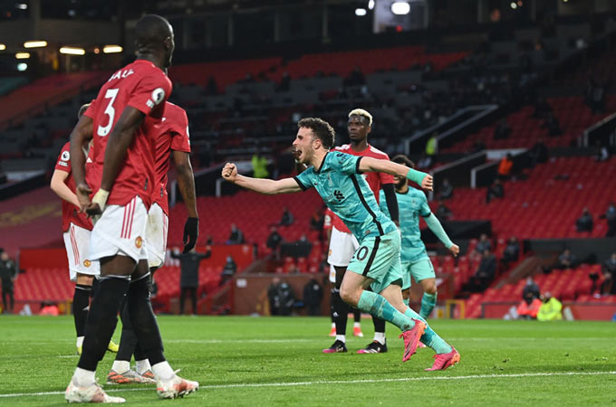Hủy diệt Quỷ đỏ, The Kop áp sát top 4 - 1 Hủy diệt Quỷ đỏ, The Kop áp sát top 4 - 1