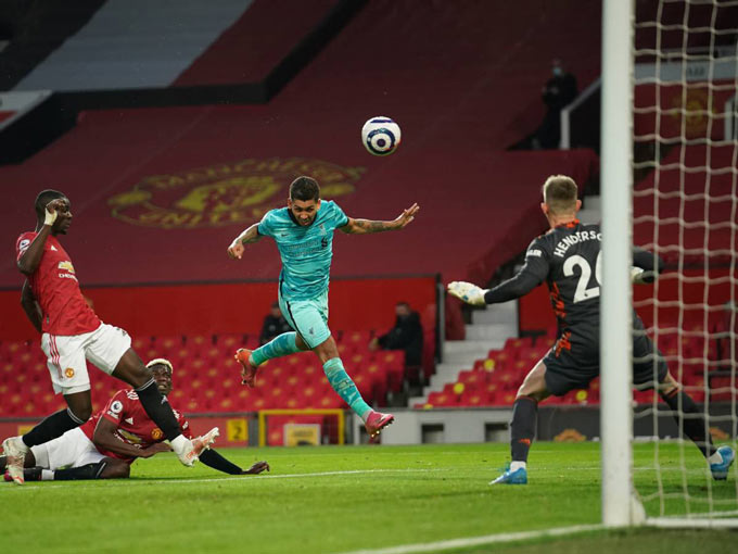 Hủy diệt Quỷ đỏ, The Kop áp sát top 4 - 2 Hủy diệt Quỷ đỏ, The Kop áp sát top 4 - 2