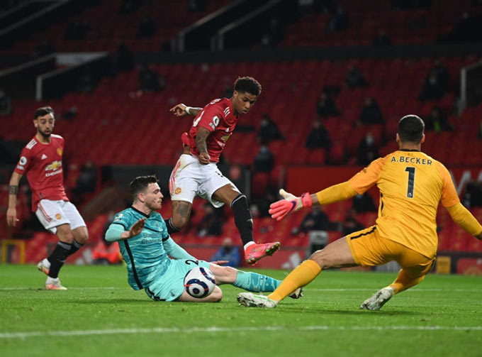 Hủy diệt Quỷ đỏ, The Kop áp sát top 4 - 3 Hủy diệt Quỷ đỏ, The Kop áp sát top 4 - 3