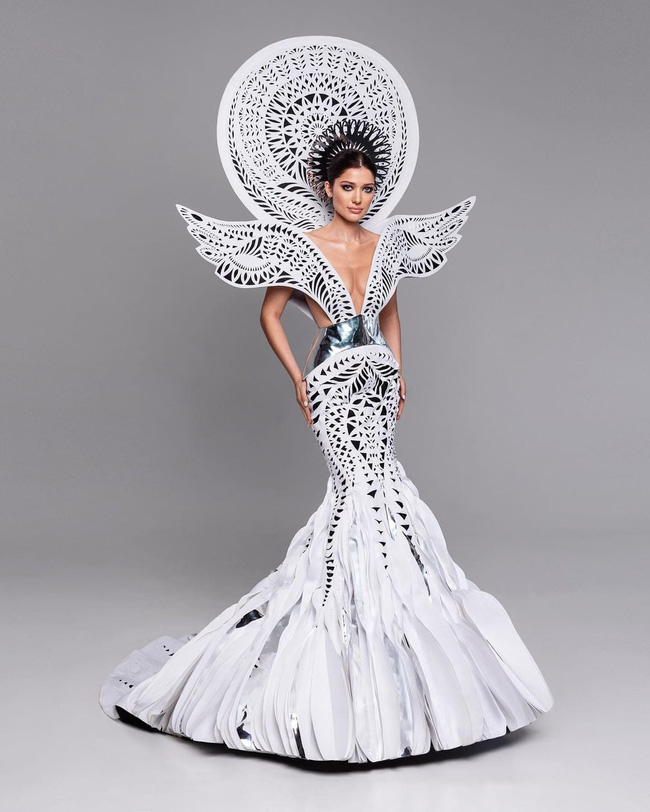 Miss Universe 2020: Ngắm loạt trang phục dân tộc đỉnh cao được đích thân đương kim Hoa hậu Catriona Gray lựa chọn - 10 Miss Universe 2020: Ngắm loạt trang phục dân tộc đỉnh cao được đích thân đương kim Hoa hậu Catriona Gray lựa chọn - 10