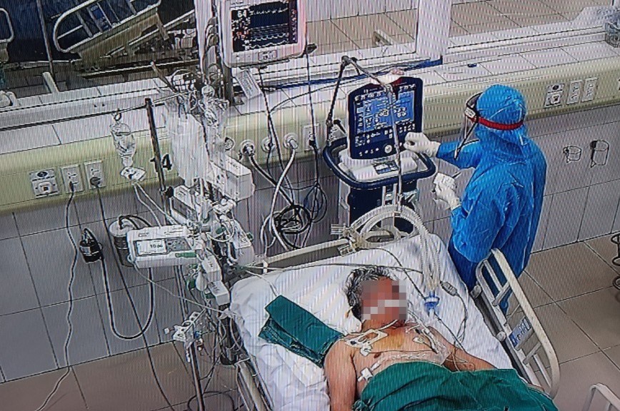 Việt Nam có 41 bệnh nhân COVID-19 tiên lượng nặng, 2 trong đó được sử dụng phương pháp tim phổi nhân tạo Việt Nam có 41 bệnh nhân COVID-19 tiên lượng nặng, 2 trong đó được sử dụng phương pháp tim phổi nhân tạo