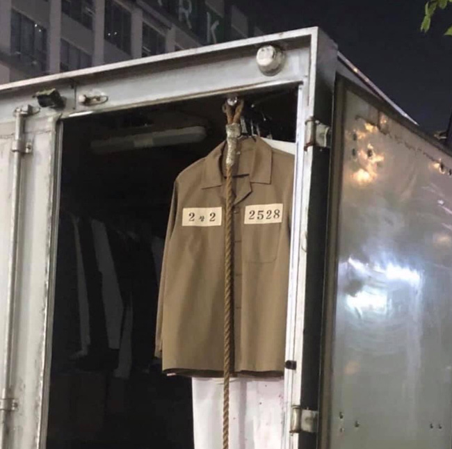 Cuộc chiến thượng lưu phần 3: Lộ cảnh Ju Dan Tae giả làm bác sĩ để vượt ngục, Oh Yoon Hee - Seo Jin đều được ra tù - 1 Cuộc chiến thượng lưu phần 3: Lộ cảnh Ju Dan Tae giả làm bác sĩ để vượt ngục, Oh Yoon Hee - Seo Jin đều được ra tù - 1