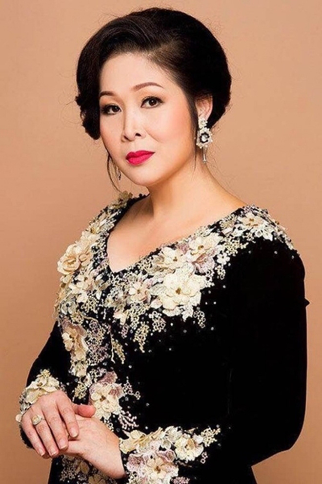 Bà Phương Hằng chính thức xin lỗi sau loạt ồn ào với sao Vbiz, nhưng xin lỗi ai và vì cái gì thì đúng là “plot twist” - 2 Bà Phương Hằng chính thức xin lỗi sau loạt ồn ào với sao Vbiz, nhưng xin lỗi ai và vì cái gì thì đúng là “plot twist” - 2