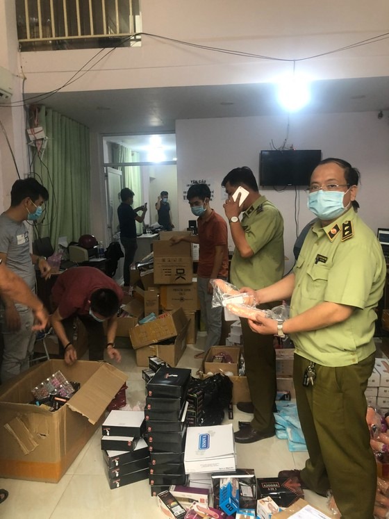 Thu giữ hơn 33.000 dụng cụ tình dục không rõ nguồn gốc Thu giữ hơn 33.000 dụng cụ tình dục không rõ nguồn gốc