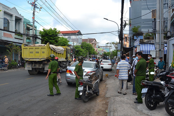 Chặn đường xin tiền đi ăn khuya không được, cầm dao đâm chết người - 2 Chặn đường xin tiền đi ăn khuya không được, cầm dao đâm chết người - 2