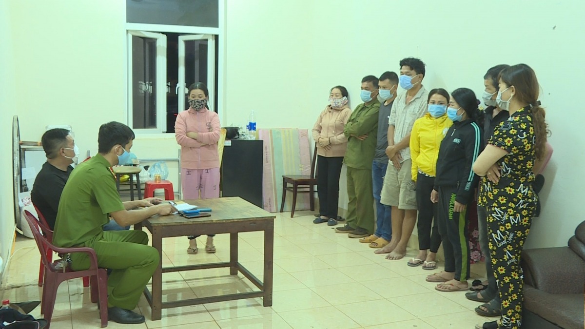 Tóm gọn nhóm lô, đề có số tiền giao dịch hơn 10 tỷ đồng/tháng Tóm gọn nhóm lô, đề có số tiền giao dịch hơn 10 tỷ đồng/tháng
