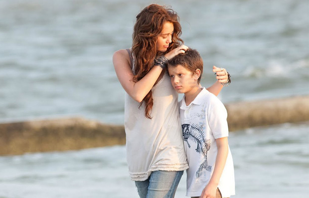 Tình yêu 10 năm 'xoay vòng' Miley Cyrus: Lúc ngoan hiền lúc nổi loạn chấn động, nghi vấn Liam Hemsworth âm mưu kiểm soát - 2 Tình yêu 10 năm 'xoay vòng' Miley Cyrus: Lúc ngoan hiền lúc nổi loạn chấn động, nghi vấn Liam Hemsworth âm mưu kiểm soát - 2