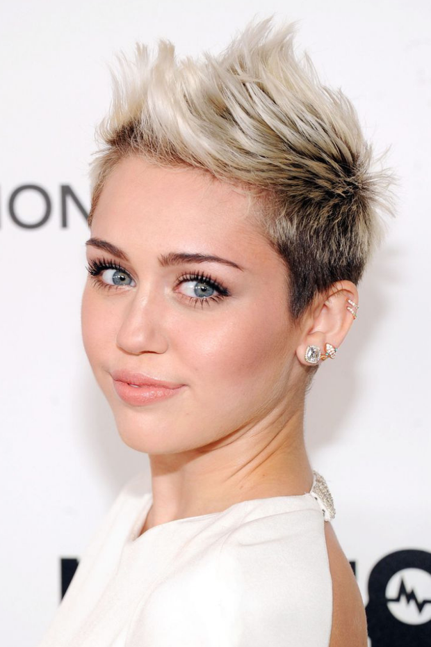 Tình yêu 10 năm 'xoay vòng' Miley Cyrus: Lúc ngoan hiền lúc nổi loạn chấn động, nghi vấn Liam Hemsworth âm mưu kiểm soát - 5 Tình yêu 10 năm 'xoay vòng' Miley Cyrus: Lúc ngoan hiền lúc nổi loạn chấn động, nghi vấn Liam Hemsworth âm mưu kiểm soát - 5