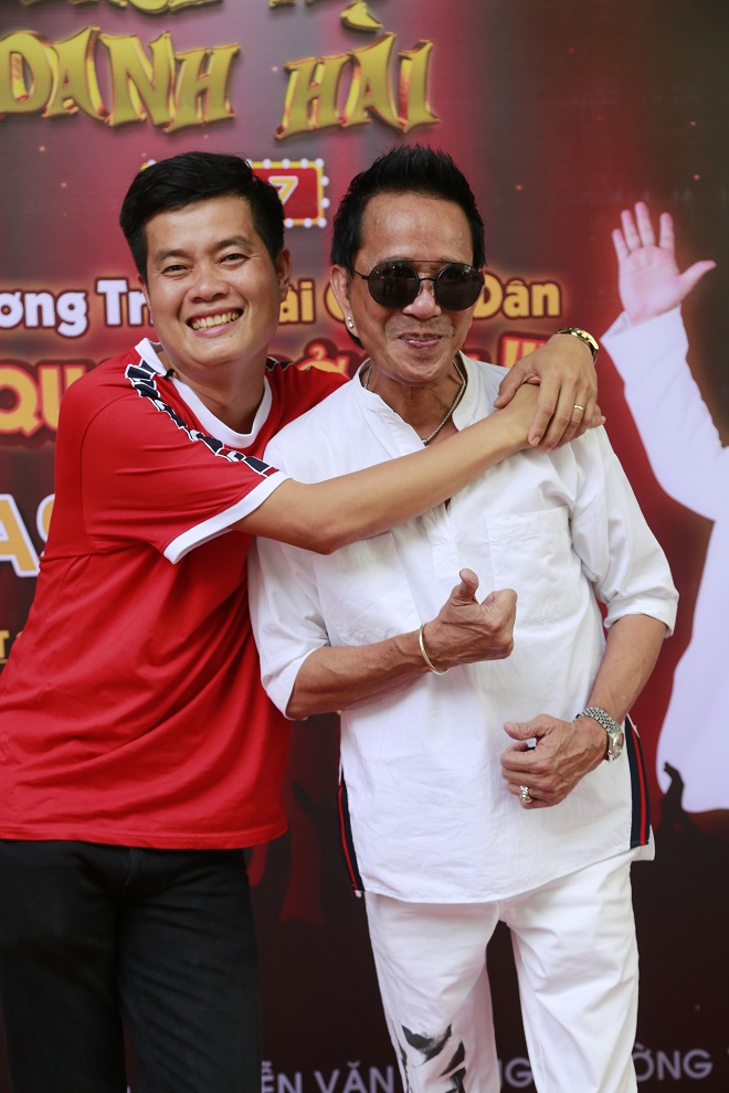 Khương Dừa nói gì về tin đồn Trấn Thành bị gạt khỏi 'Thách thức danh hài' vì yêu sách? Khương Dừa nói gì về tin đồn Trấn Thành bị gạt khỏi 'Thách thức danh hài' vì yêu sách?