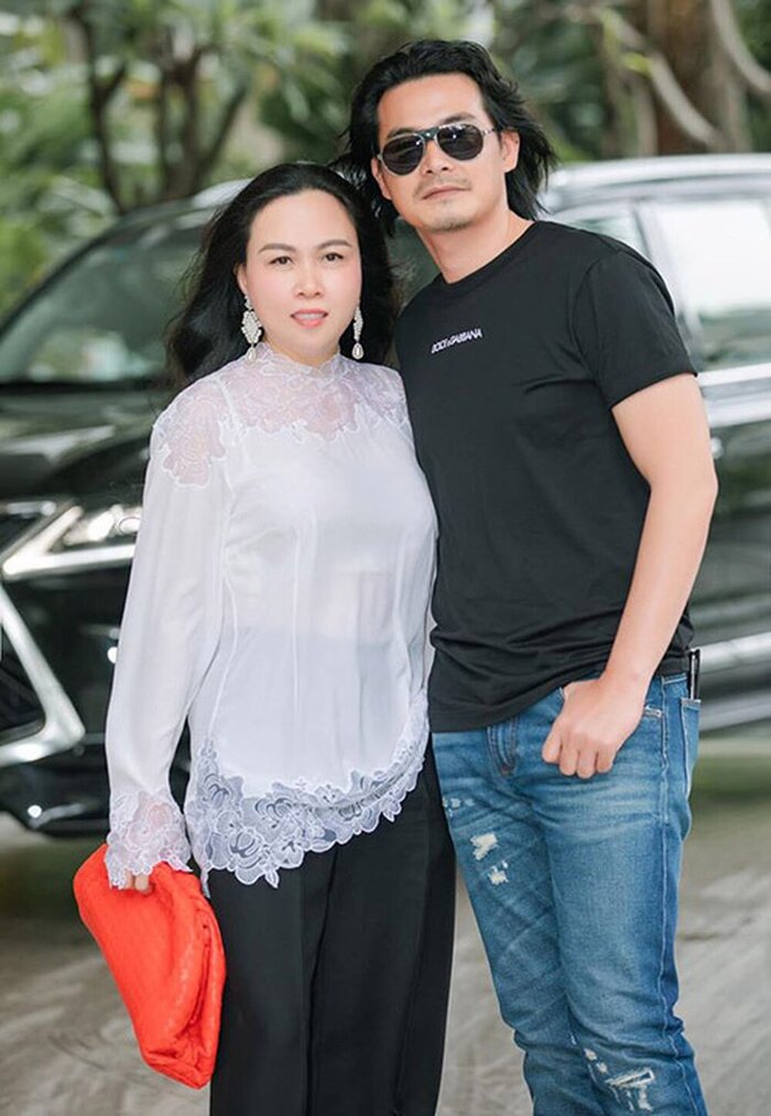 Những cách xử lý hình xăm của sao Việt sau khi 'toang' chuyện tình cảm - 8 Những cách xử lý hình xăm của sao Việt sau khi 'toang' chuyện tình cảm - 8